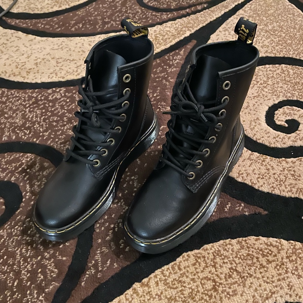 Dr. Martens Zavala